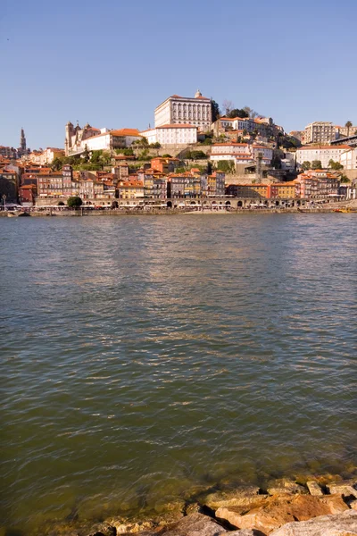Pohled na nábřeží řeky douro města porto, Portugalsko — Stock fotografie