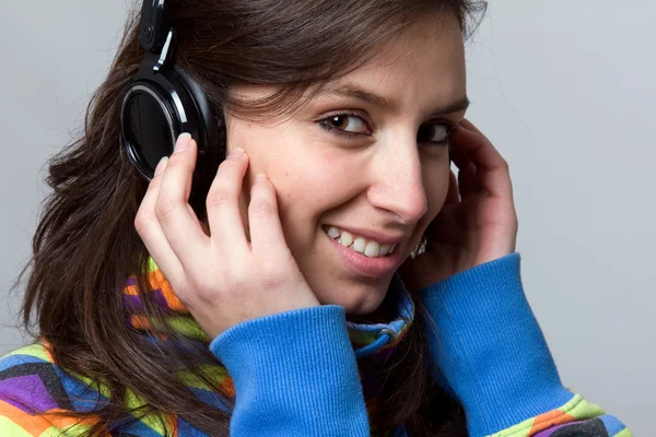 Young beautiful woman listen music with headphones — Stock Photo, Image
