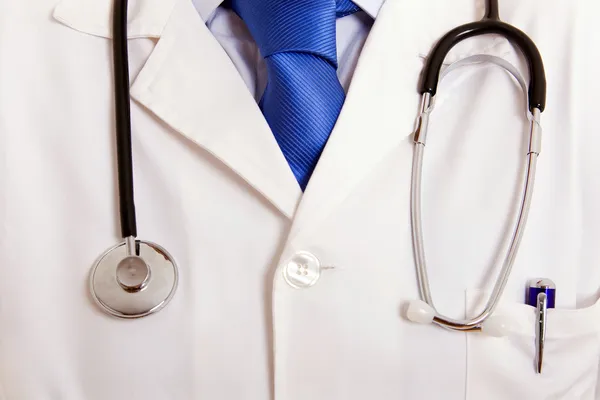Détail rapproché d'un manteau blanc de laboratoire de médecins — Photo
