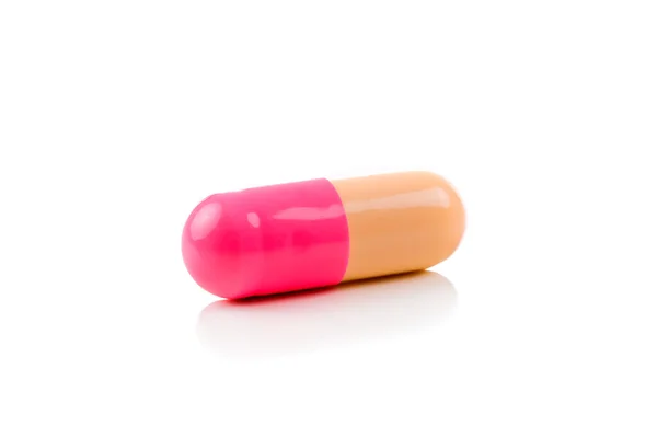 Рожеві таблетки білого тлі — стокове фото