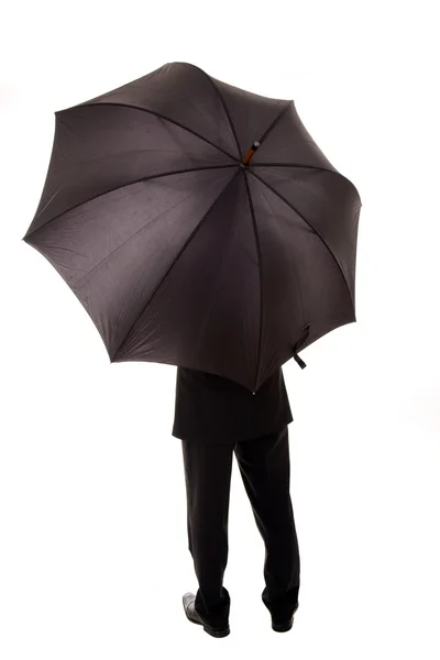ビジネスの男性立ちバック、白で隔離された傘を保持します。 — ストック写真