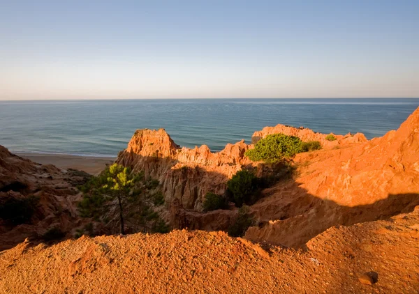 Costa e mare in Algarve nel sud del Portogallo — Foto Stock