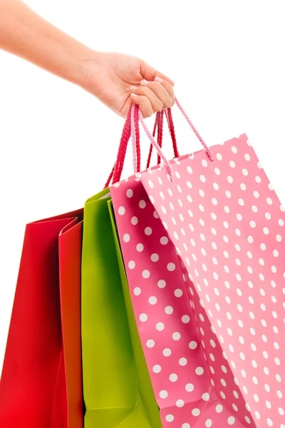 Primo piano di mano femminile che tiene borse della spesa colorate — Foto Stock