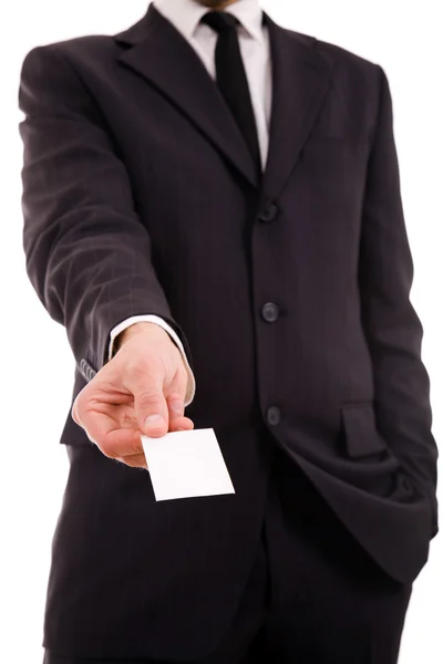 Empresário entregando um cartão de visita em branco sobre fundo branco — Fotografia de Stock