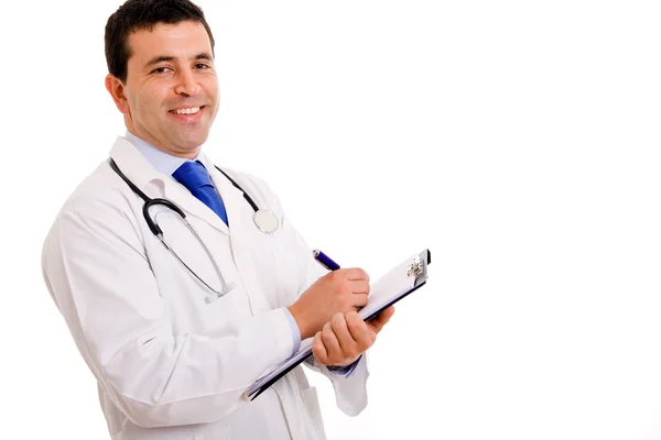 Посміхаючись молодому лікареві зі стетоскопом і письмом. ізола — стокове фото