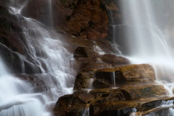 Vattenfall i portugisiska nationalparken i geres, i norr — Stockfoto
