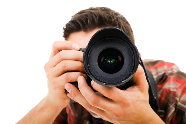 Крупним планом Молодий фотограф з фотоапаратом, ізольовані на білому — стокове фото