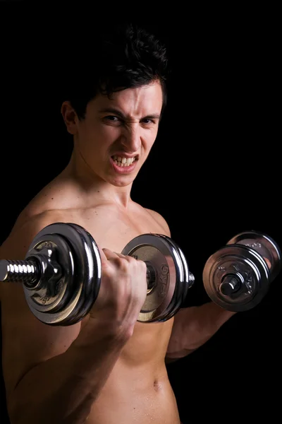 Silný svalnatý mladý muž tréninků — Stock fotografie
