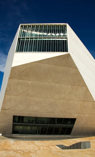 Porto - 18 April: House of Music är den första byggnaden i Portug — Stockfoto