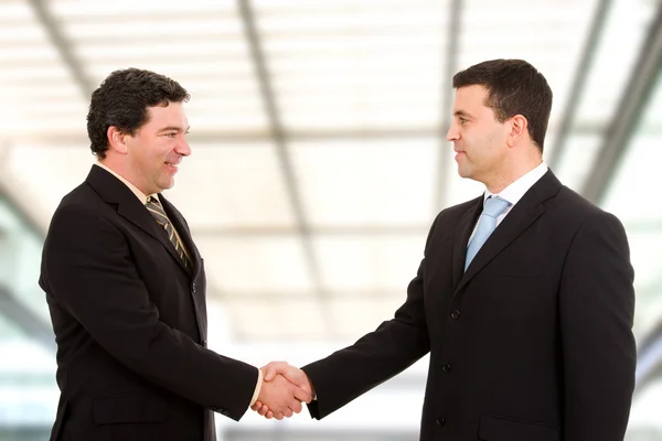 Geschäftliches Händeschütteln, Abschluss einer Besprechung im modernen — Stockfoto