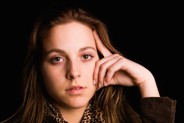 Portret van een jonge mooie vrouw close-up. — Stockfoto