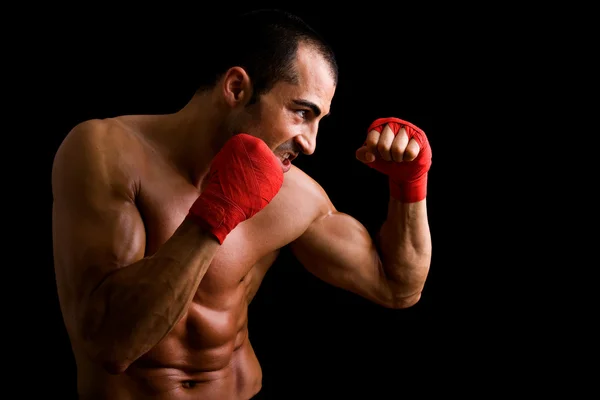 Joven boxeador luchador sobre fondo negro —  Fotos de Stock