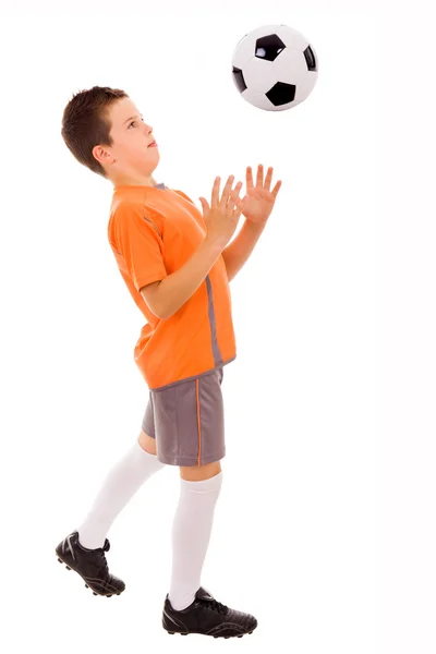 Menino jogando com bola de futebol — Fotografia de Stock