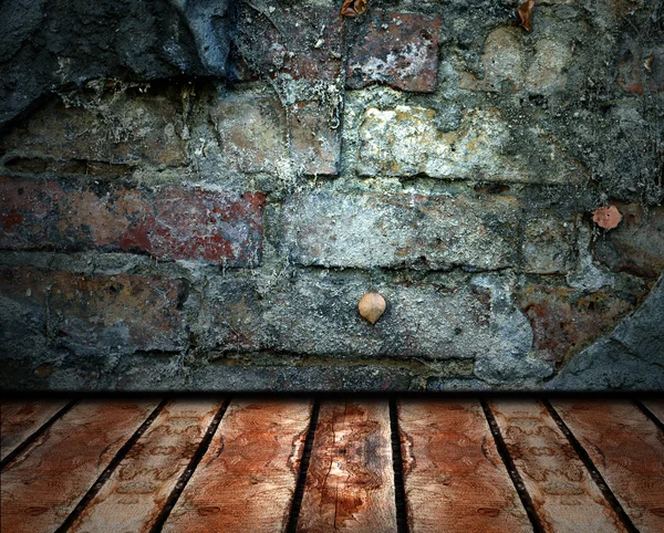 古い壁とフローリングの床. — ストック写真
