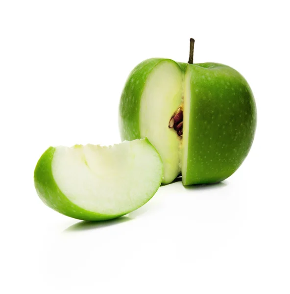 Зеленое яблоко и ломтик — стоковое фото