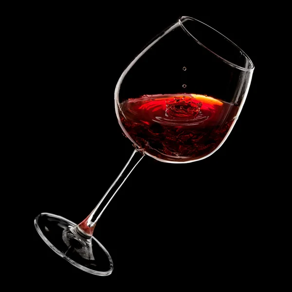 Drops of red wine dripping into a glass — Stock Photo, Image