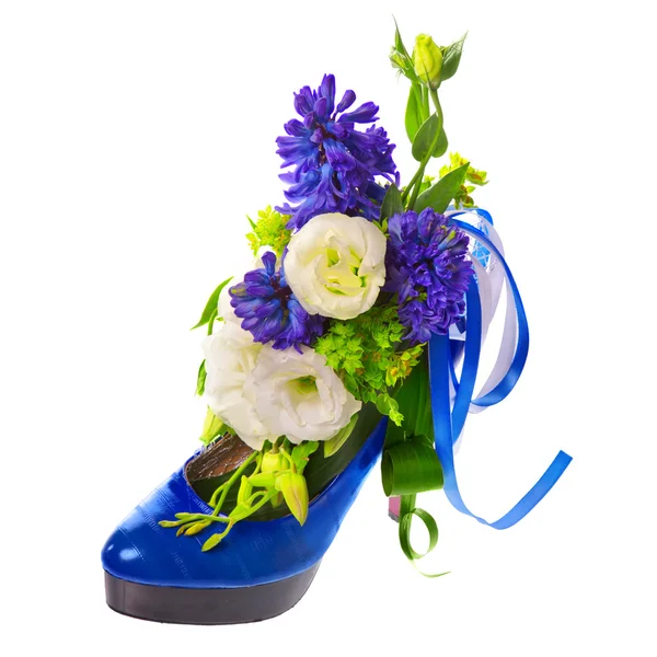 Damenschuh mit Blumen verziert — Stockfoto