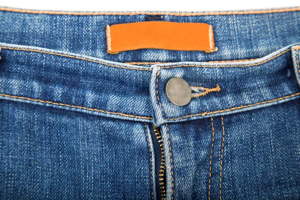 Бланк этикетки на подержанных синих джинсах — стоковое фото
