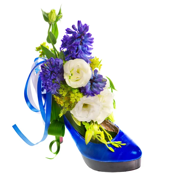 꽃으로 장식 하는 레이디의 신발 로열티 프리 스톡 사진