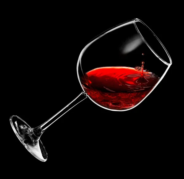 Красное вино падает в бокал Стоковое Изображение