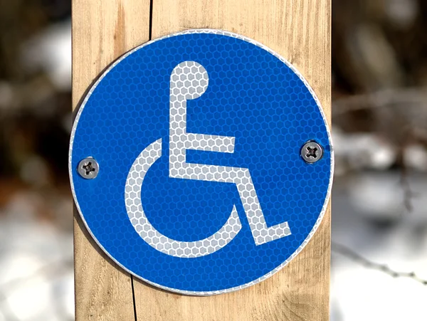 Una señal de aparcamiento para discapacitados Imagen de archivo
