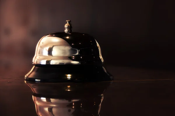 Vintage mosiężny dzwonek na hotel — Zdjęcie stockowe
