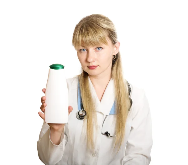 Vrouw arts houdt een fles — Stockfoto