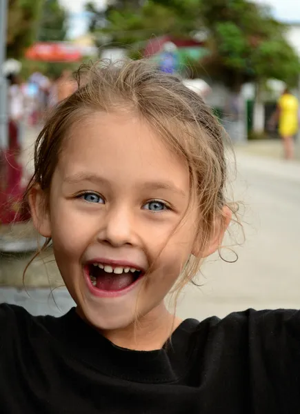 Vackra barn leende — Stockfoto