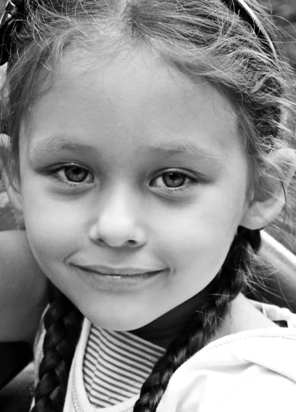 Czarny i biały portret młoda dziewczyna — Zdjęcie stockowe