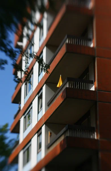 House and yellow umbrella — Stock Photo, Image