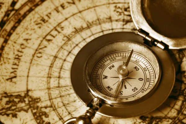 Old compass on vintage map — Stock Photo, Image