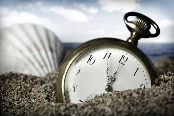 Old pocket watch buried in sand — Stock Photo, Image