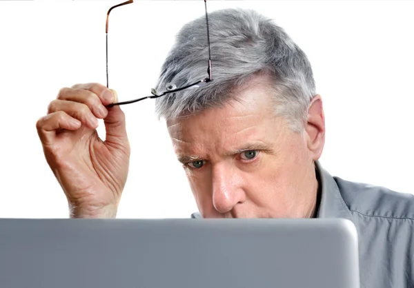 Senior using laptop — Stock Photo, Image