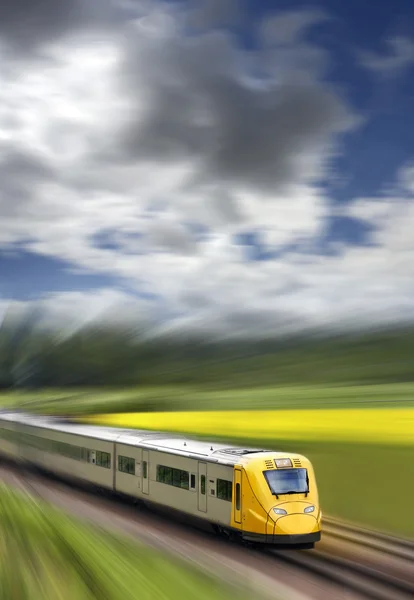 Szybki pociąg w ruchu — Zdjęcie stockowe