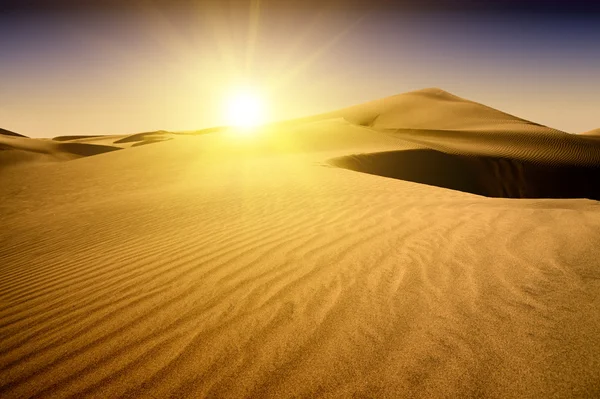 Maspalomas, üdülőváros, arany sivatagban. — Stock Fotó