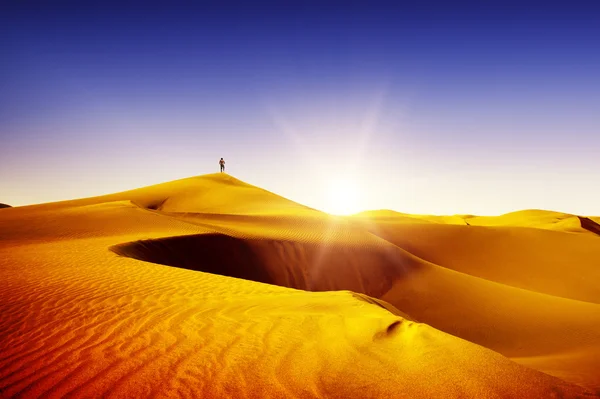 Maspalomas, üdülőváros, arany sivatagban. — Stock Fotó