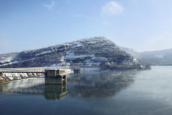 冬のシーズンのダム — ストック写真