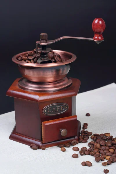 Stilleben med en manuell kaffekvarn — Stockfoto