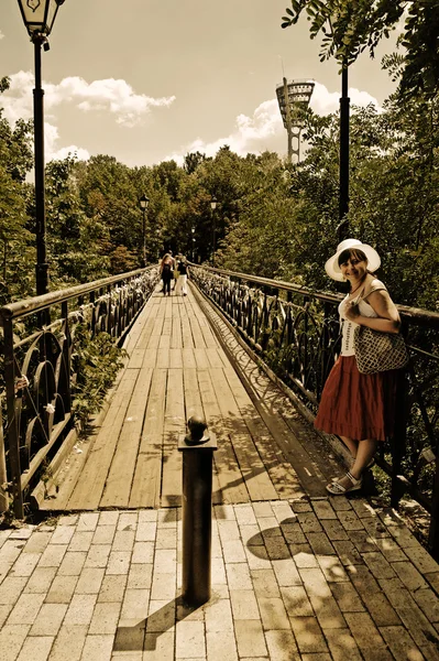 Köprü ve demiryolu kıza