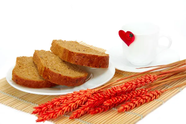 Slices of bread and empty cup with a heart — Stock Photo, Image