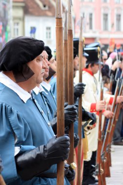 Muhafızlar Brasov askeri geçit töreni