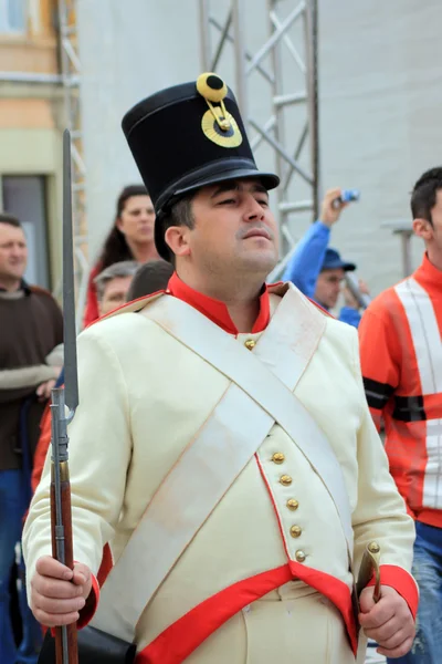 Retrato de soldado militar no desfile tradicional de Brasov — Fotografia de Stock