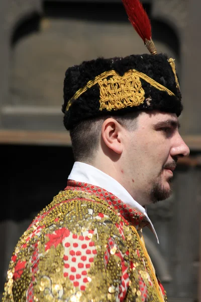 Belle casquette de jeune Juin à Junes Parade de Brasov — Photo
