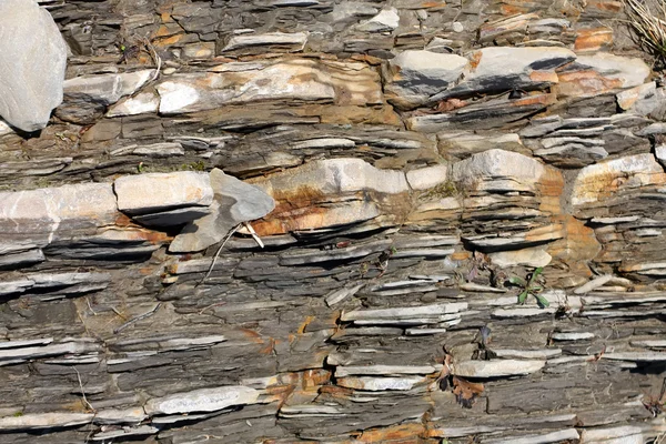 Rotsen van rivier samengesteld van pebble sedimenten — Stockfoto