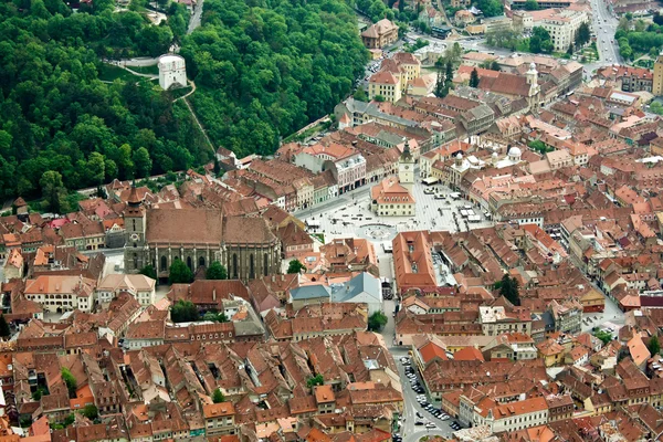 Vista aérea da praça central da cidade de Brasov — Fotografia de Stock