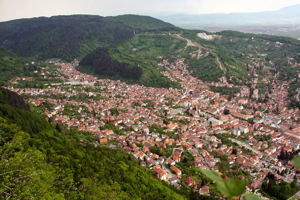 Vue aérienne d'un quartier résidentiel de la ville de Brasov — Photo