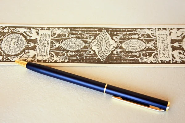 Detail Foto inkoustové pero na starý papír ve věku — Stock fotografie