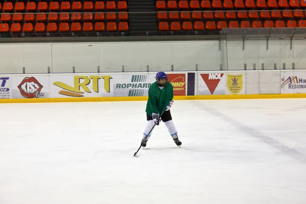 Tiempo de entrenamiento para el jugador de hockey — Foto de Stock
