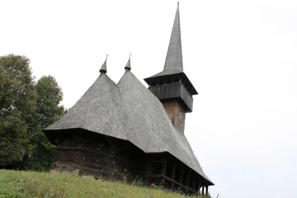 Chiesa in legno del XVI secolo dalla Transilvania — Foto Stock