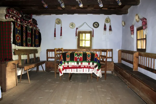 Interiér obývací pokoj sekulární domu z Transylvánie — Stock fotografie